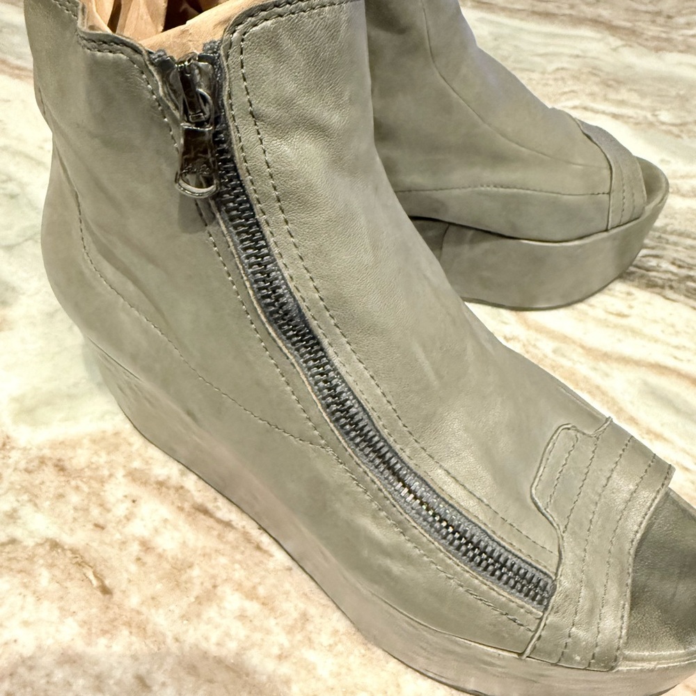 LD Tuttle Gray Leather Wedge Ankle Boots